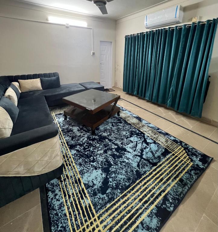 Far Pavilion, Rachiāl