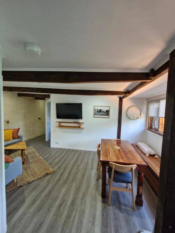 The Bullock & Bridle Retreat at 58, Mintaro