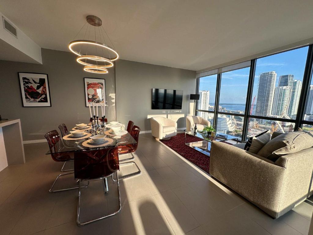 Canvas Luxurious Condo by Palermo Home Miami, Miami