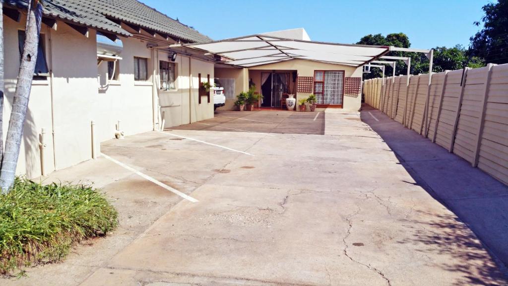 Lani's Guest House - No Loadshedding photo