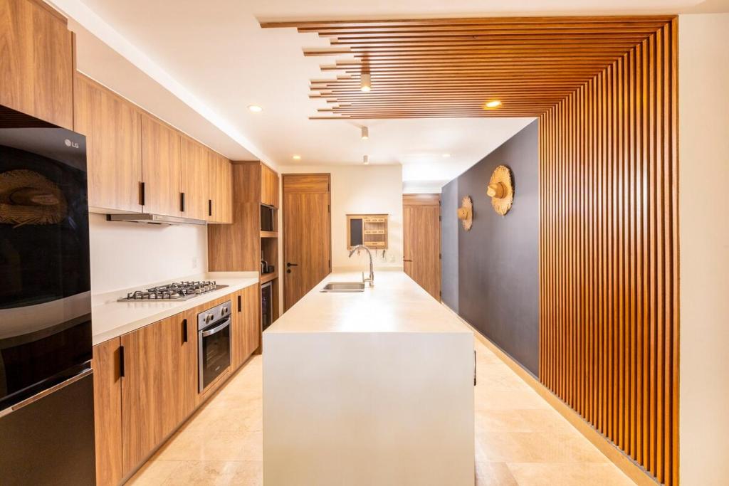 Wake Up to Waves – Beachfront 2BR Suite with Spectacular Views - 5