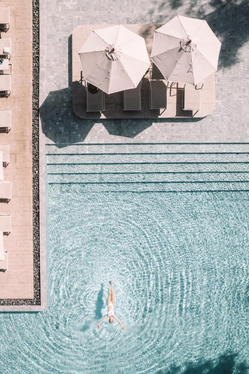 スイミングプール