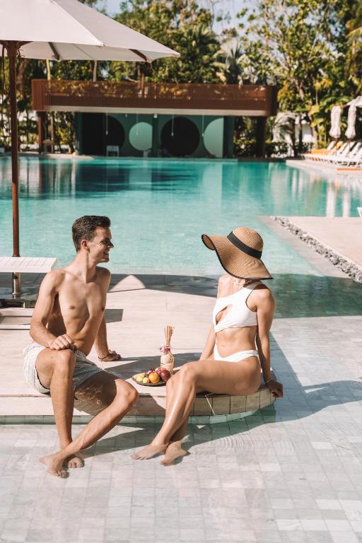 スイミングプール