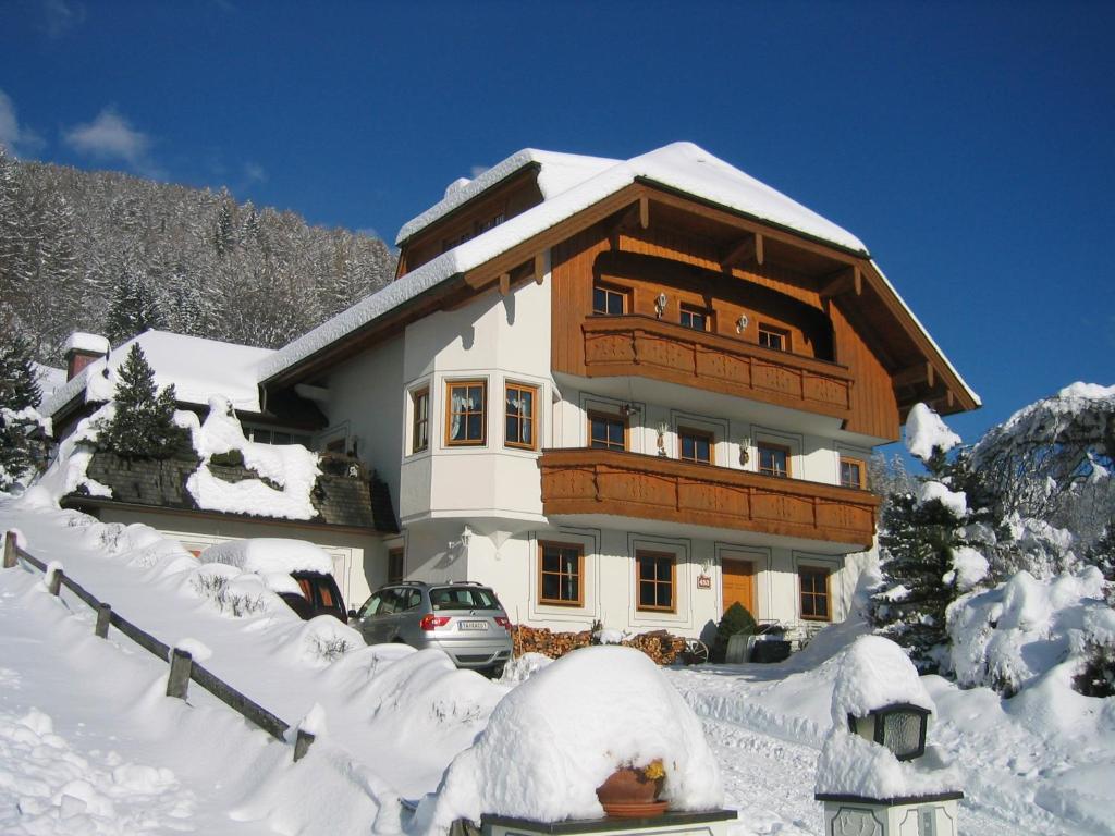 Gruber Alexandra, Appartement mit Lungaucard - 1