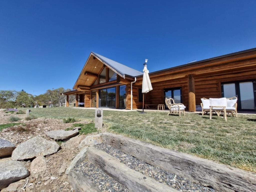 The Log House - Jindabyne, Crackenback