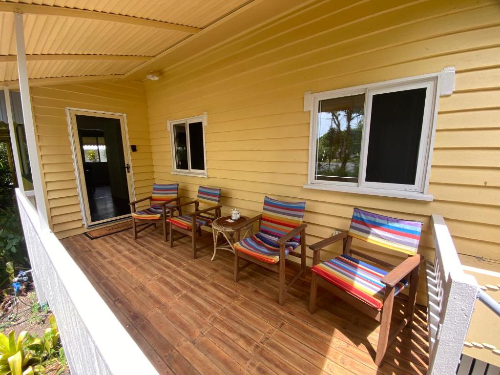 Beach side, air conditioned, 3 bedroom cottage, Urangan