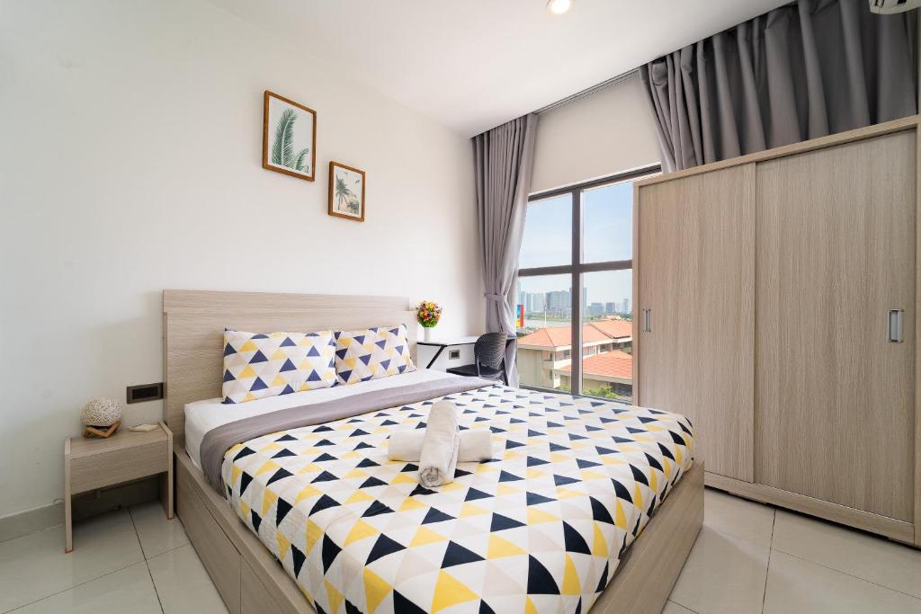 SaiGon Royal - 1BR Golden Hour in D4 - Hana Apart