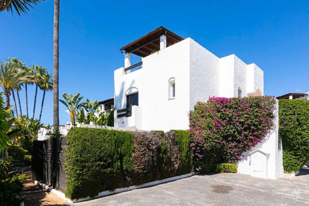 MARBELLA HOME RENTALS - Beachside, 3BR Townhouse - 4