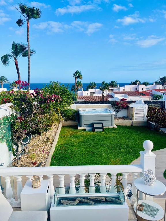 Luxury Villa with sea view, private jacuzzi & heated pool - 5