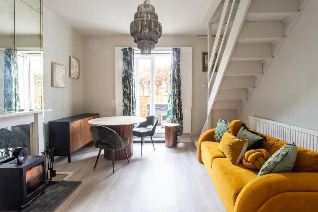 Cosy, Blandford Forum