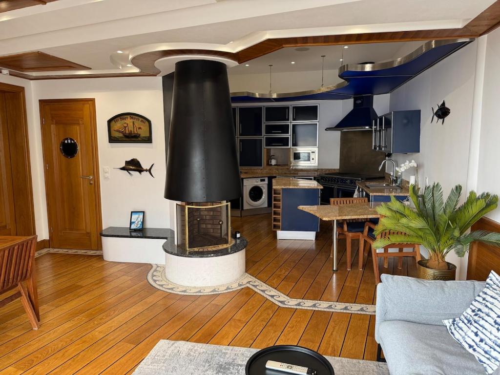 Seaside Serenity, Portside Apartment - 2
