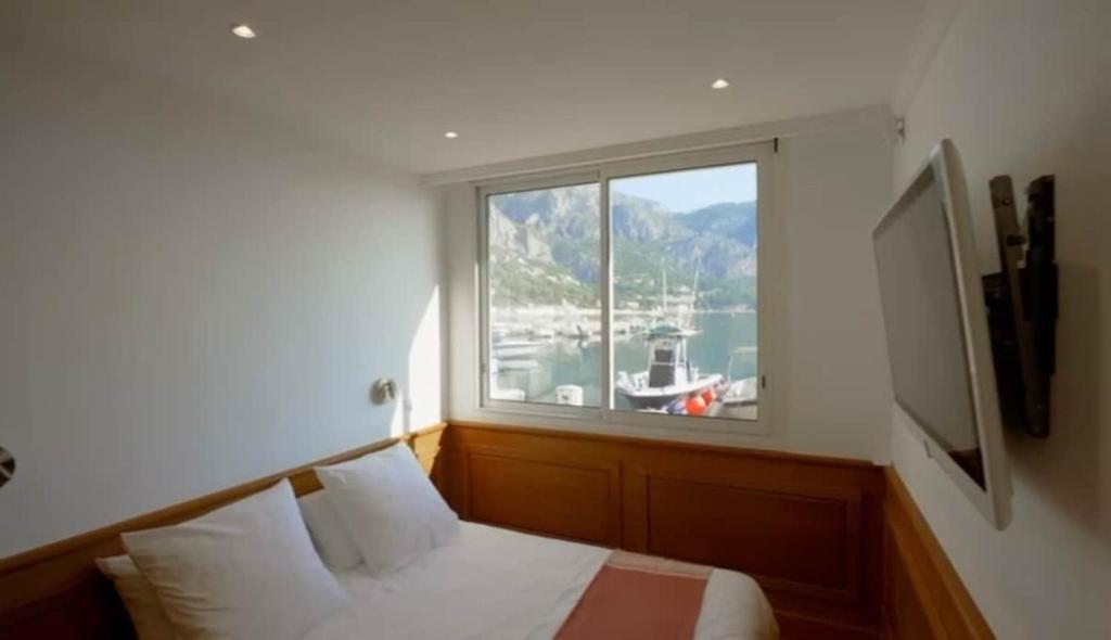 Seaside Serenity, Portside Apartment - 4