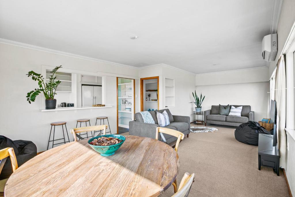 Escape on St Aubyn, New Plymouth