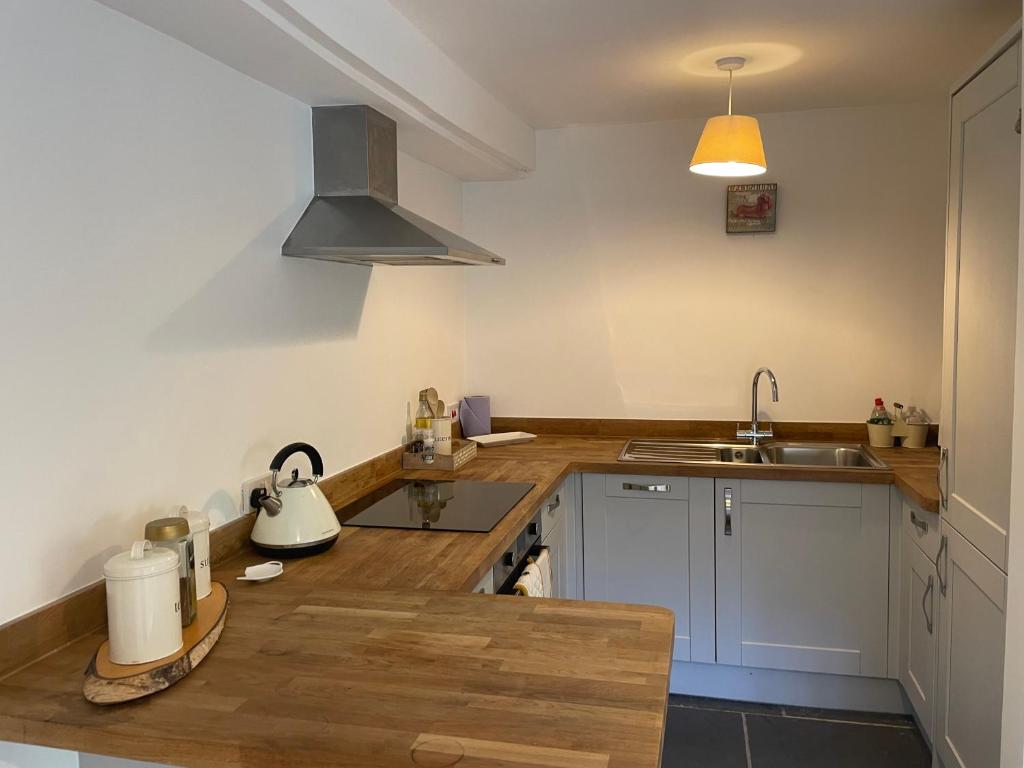 Gardeners Cottage, Mudford photo 4