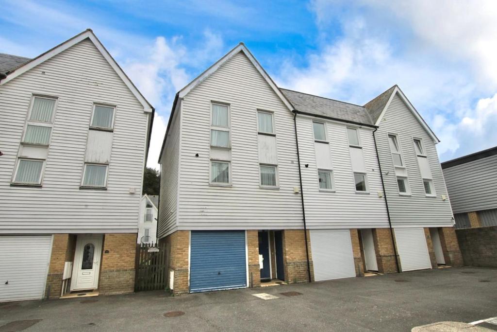 The Dover House with river and Castle views, Dover