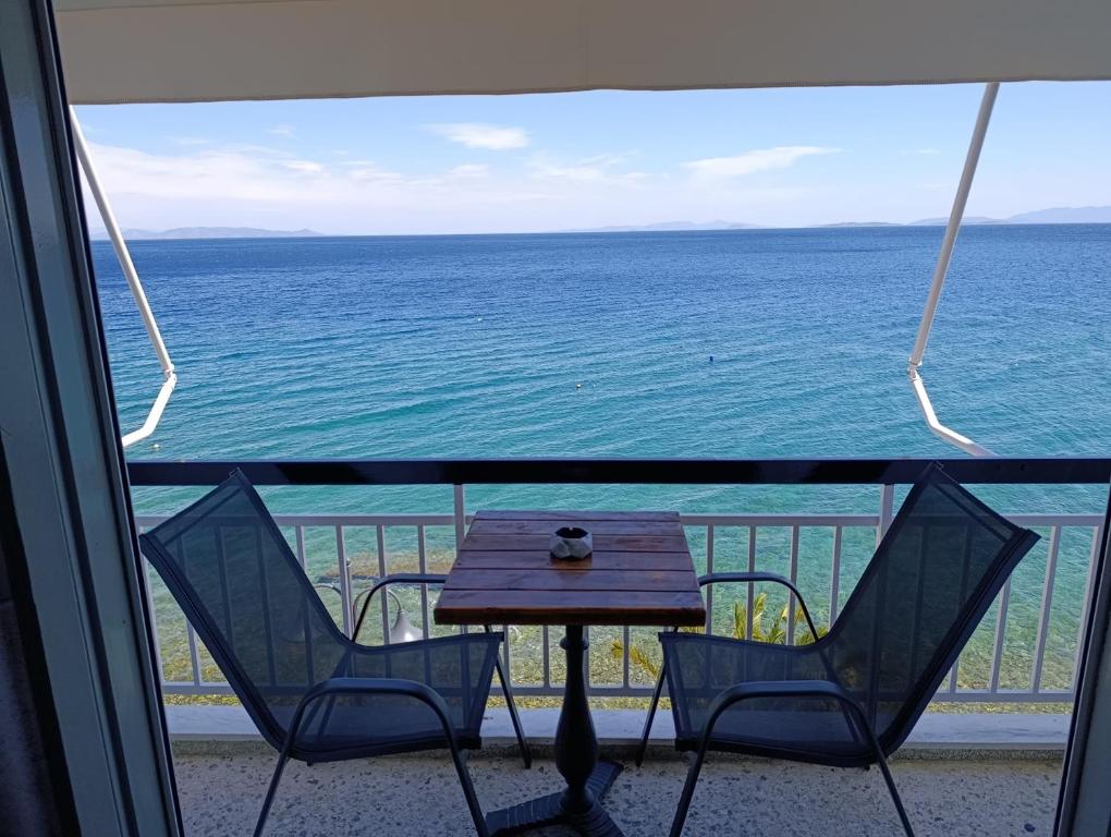 Ervis Aparment, Agioi Theodoroi