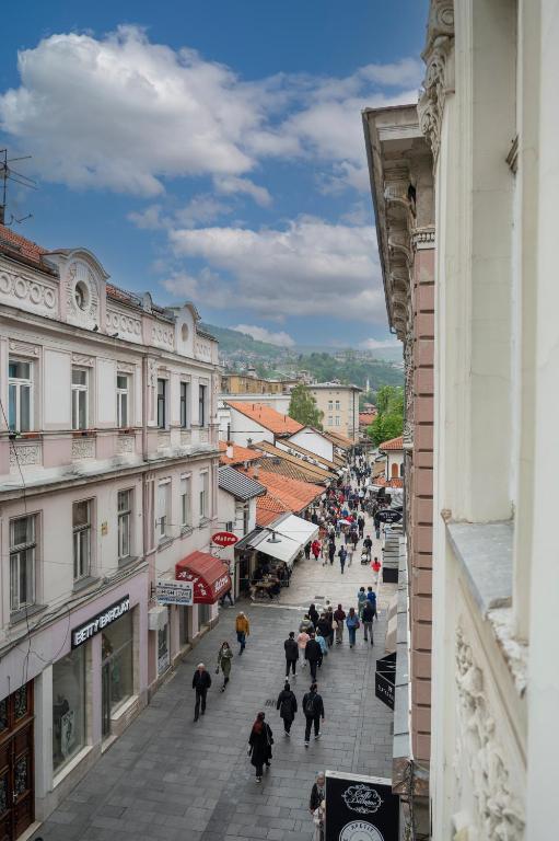 Royal Meeting Point - Heart of Sarajevo with a VIEW - 1