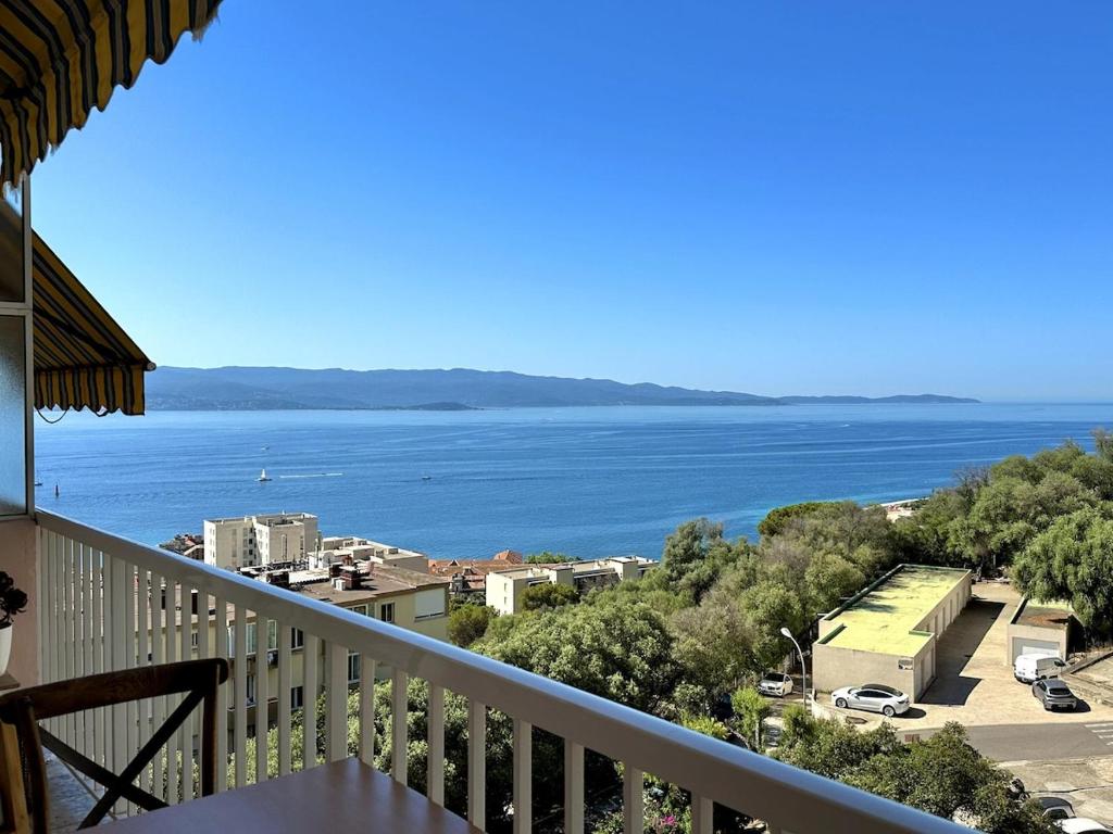 Magnifique appartement 3 pièces avec double vue mer - 2