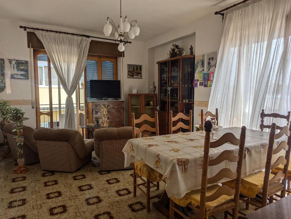 Sicilian Apt in Donnalucata-Sleeps 4- 2 Min Beach, Donnalucata