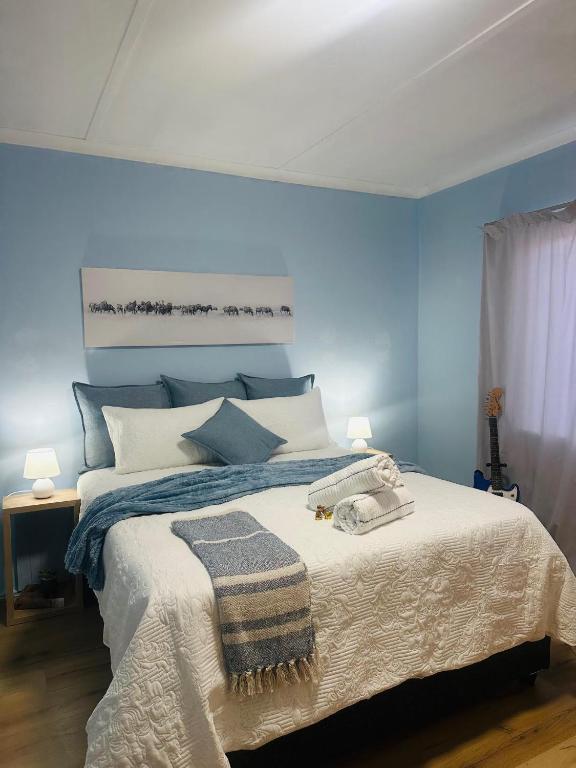 Mario & Luiza's Place - Cozy Stay with Pool & Braai, Worcester