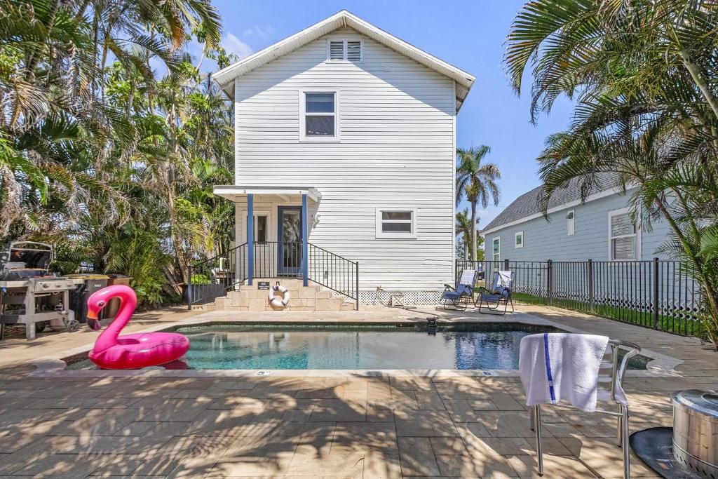 Heated Pool, Outdoor Dining & Grill, Near the Beach - Heart of Punta Gorda - Roelens, Punta Gorda