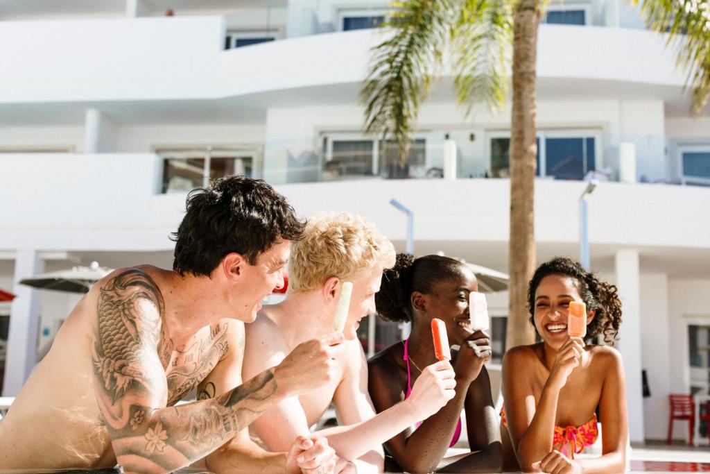 スイミングプール