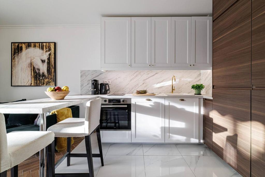 Sunlight Properties - Suze Modern City Studio, Beausoleil