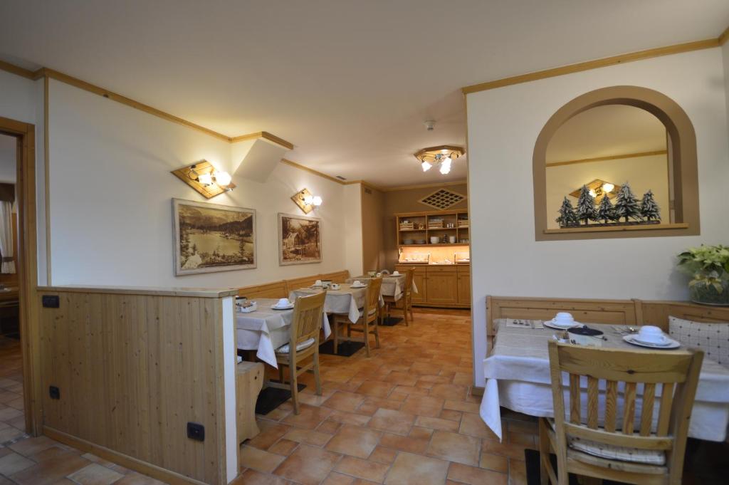 Restaurant, Hotel Garni Sant'Antonio con Spa in Madonna di Campiglio