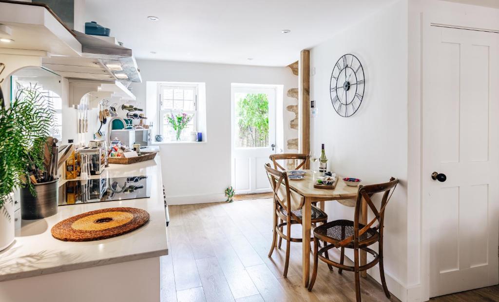 Stylish Cotswold Retreat photo 6