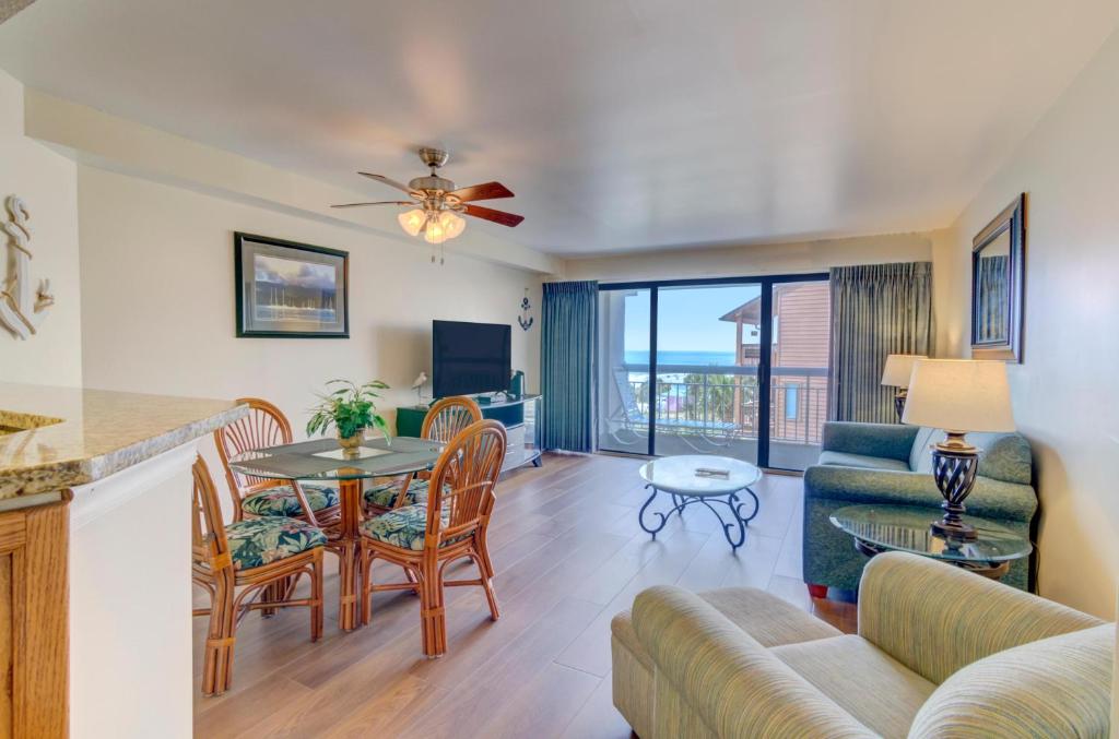 Condo with Pool Access and Ocean Views, Myrtle Beach