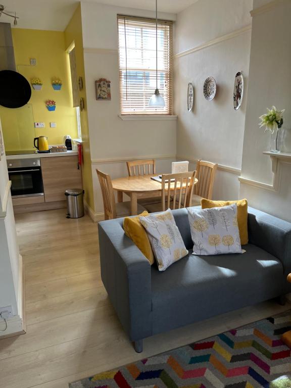 The cosy courtyard, Edinburgh