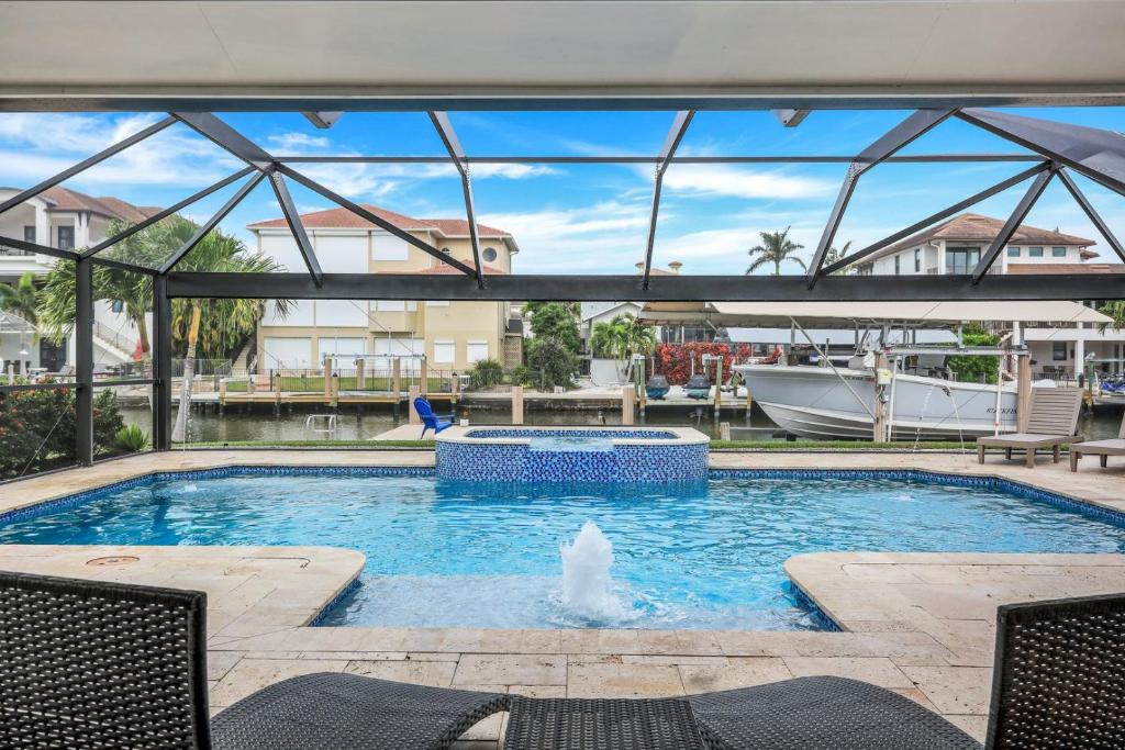 Sunsation on the Water! - Walk To Vanderbilt Beach! Salt Water Pool!, Naples