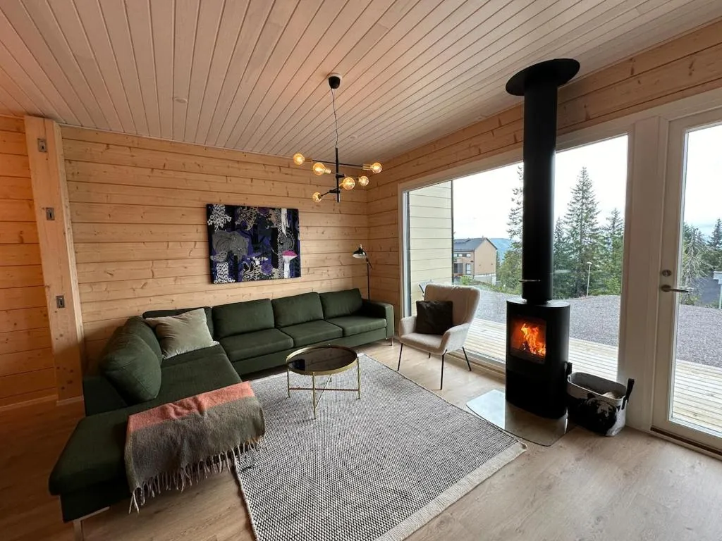 Uusi ja viihtyisä rinnemökki, Iso-Syöte, hotel in Syöte