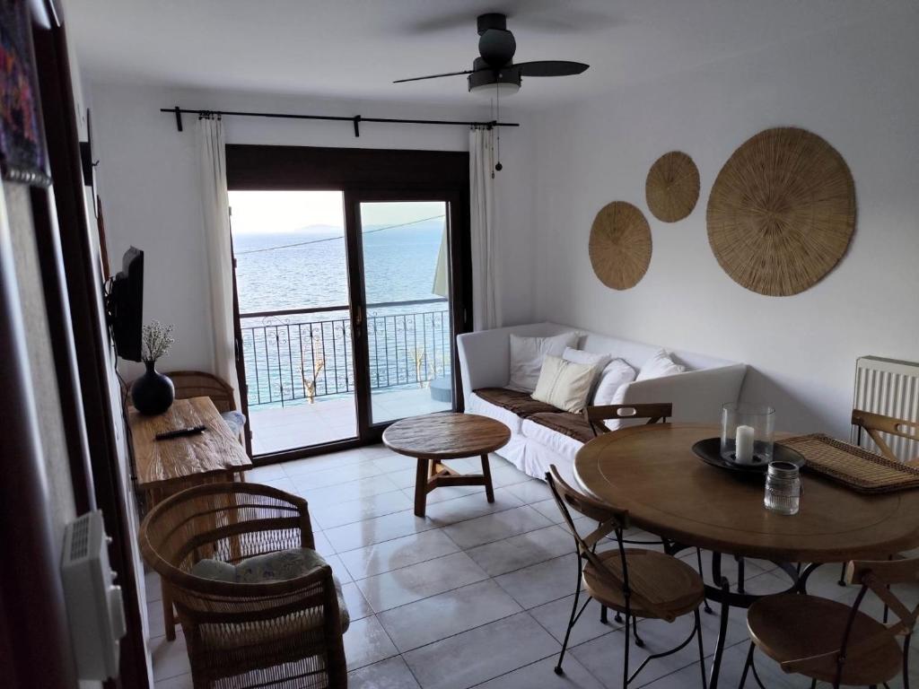 apartment by the sea, Neos Marmaras