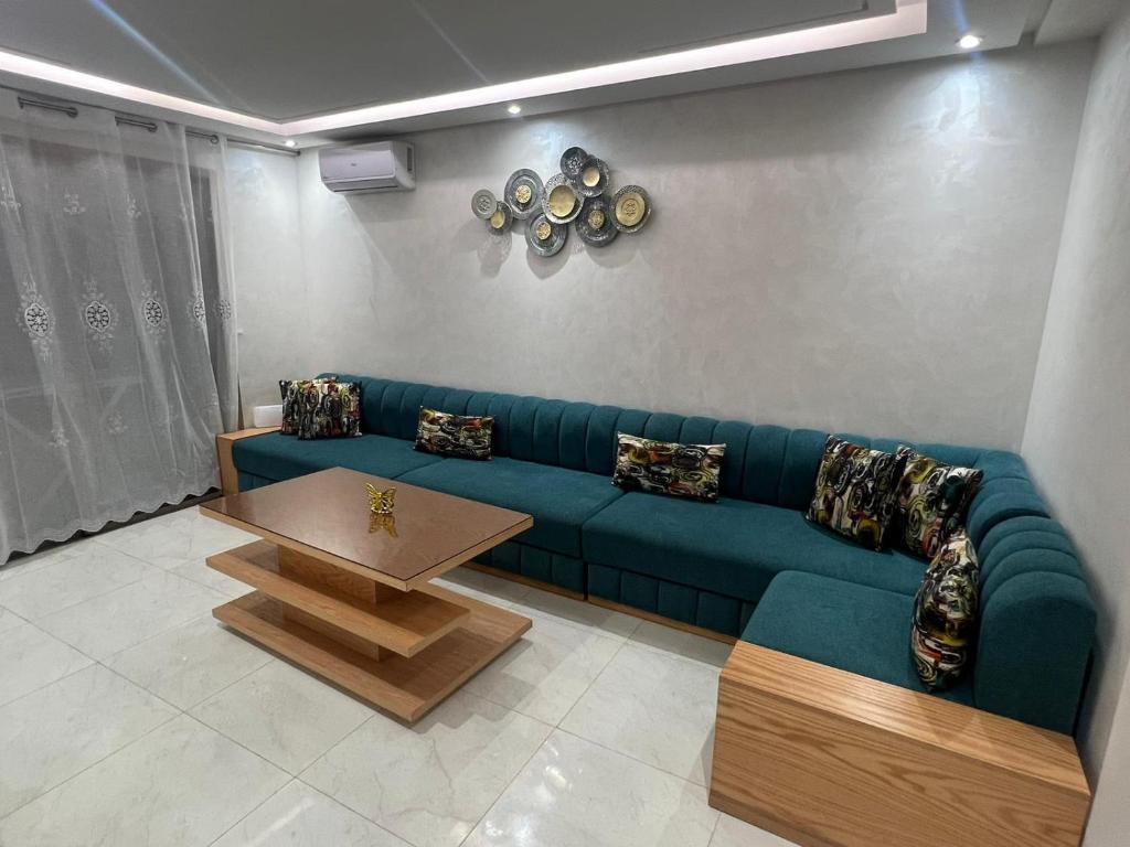 appartement de lux vue piscine 5 min plage bouznika, Bouznika