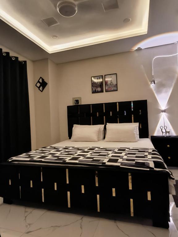 Studio 201, Islámábád