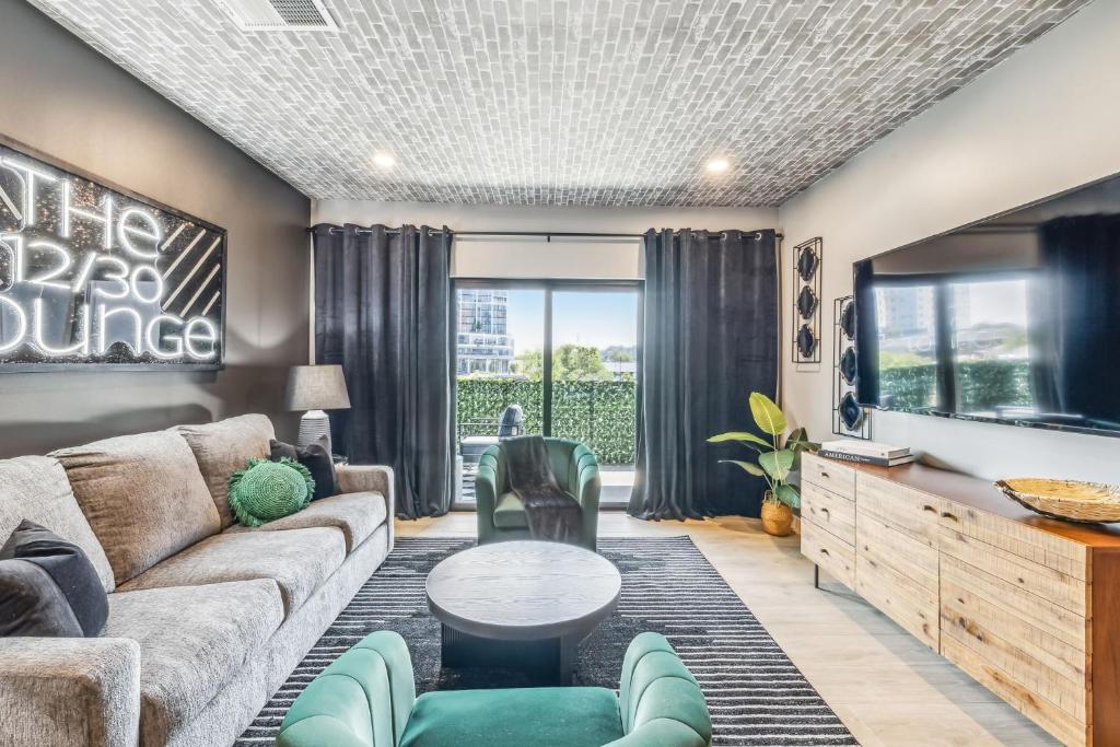 The Twelve Thirty Lounge in Downtown Nashville, Nashville