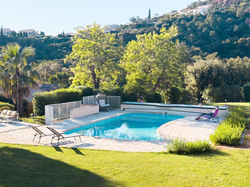 Exclusive Authentic Riviera Villa - Private Pool, Pétanque Court, Panoramic Mediterranean Sea & Estérel Mountain Views - 2