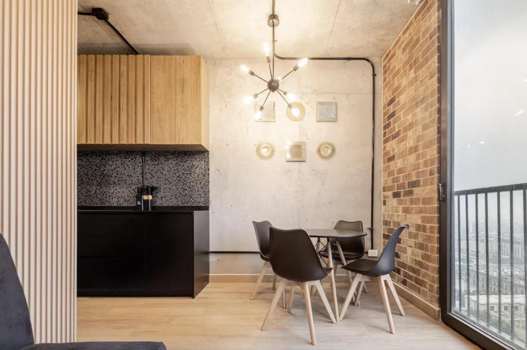 Stylish Private Room City Views & Prime Location - 4