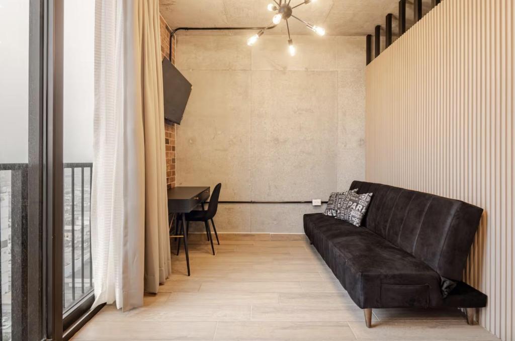 Stylish Private Room City Views & Prime Location - 3