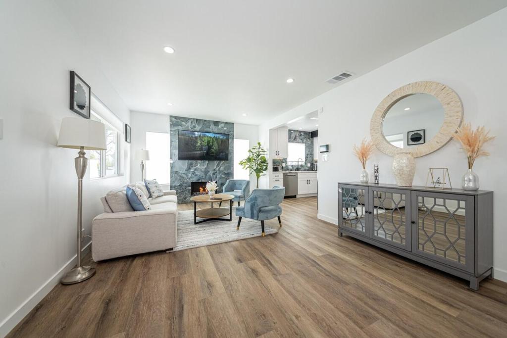 Gated Private Home next to Universal Studios, Van Nuys County Court Heliport