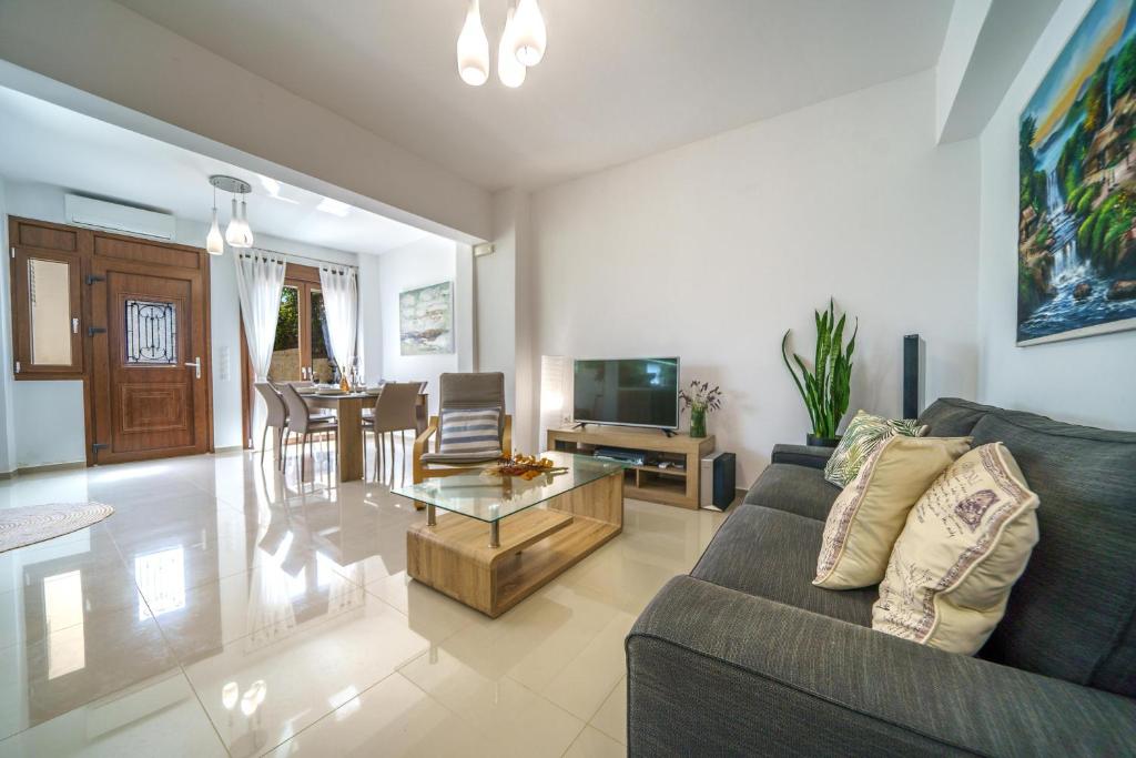 Stylish home - comfortable holidays near the beach., Panormos Rethymno