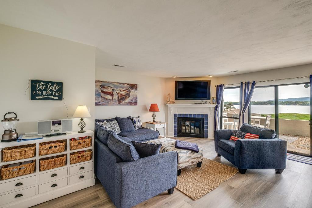 Resort Condo on Smith Mtn Lake Linens Included!, Moneta