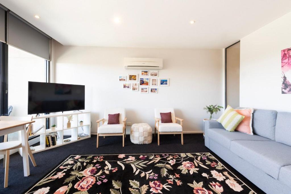 Stunning River Views - Cozy Apartment w Parking, Melbourne