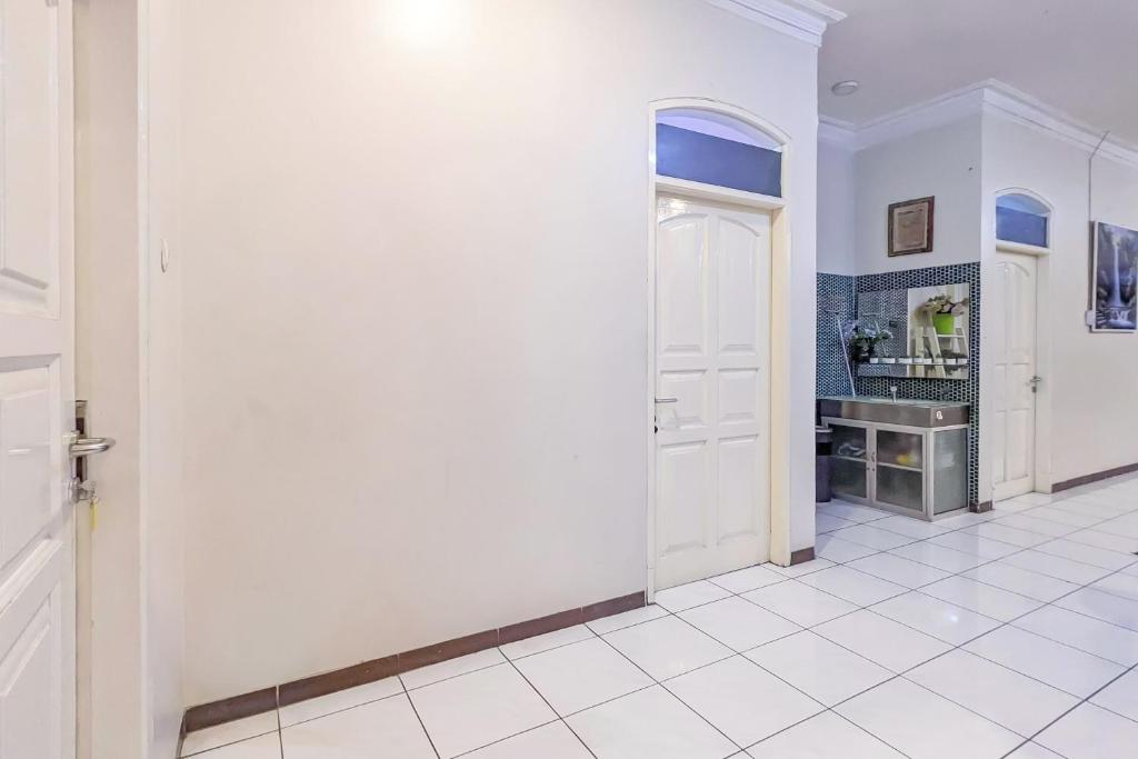 Urbanview Alza by RedDoorz