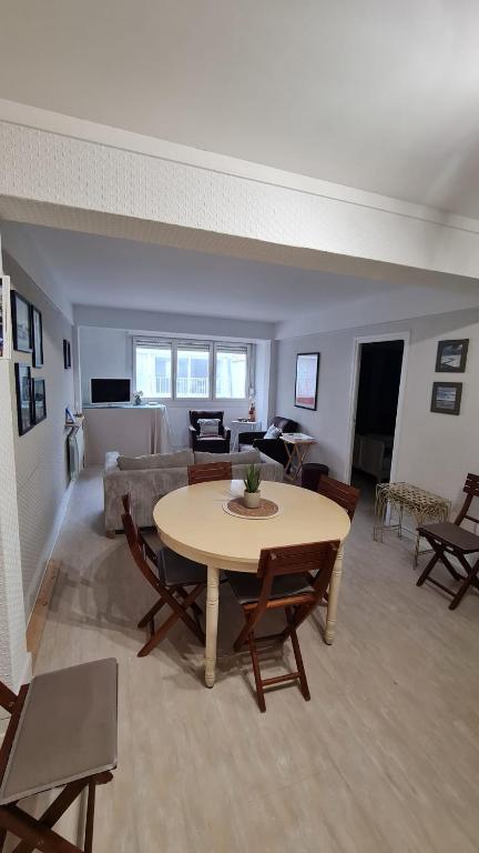 Bel appartement plein centre à 200 M de la plage - 1