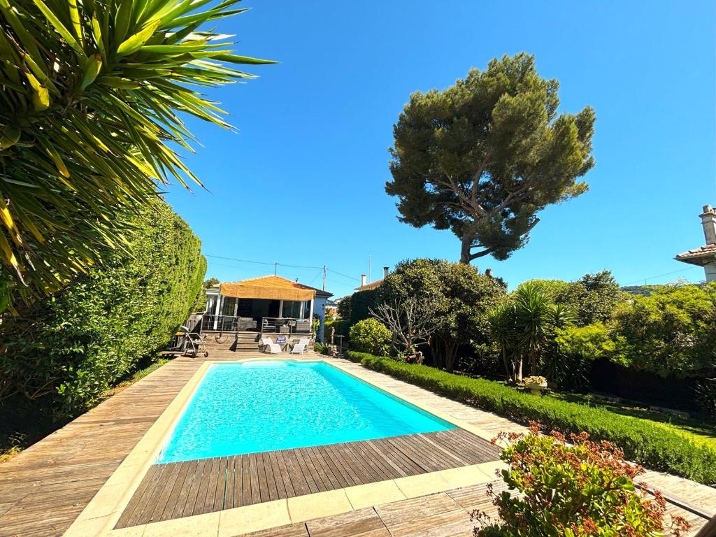 Cannes Villa Warm, Peaceful Retreat with Private Garden & Pool - 2