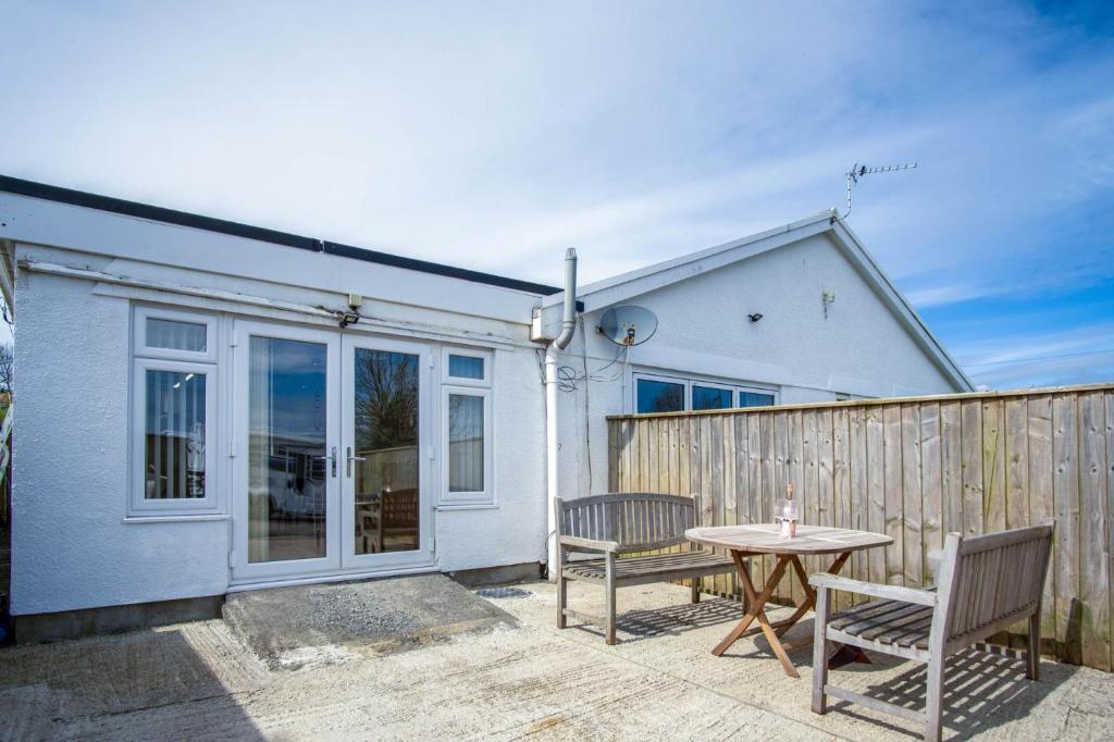 Ridgeway Hideaway - 1 Bedroom Holiday Home - Manorbier, Manorbier