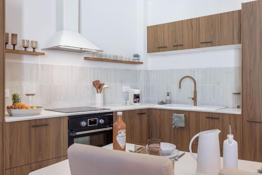 8 Rue Du Marché Forville by Halldis, Cannes from €39pp