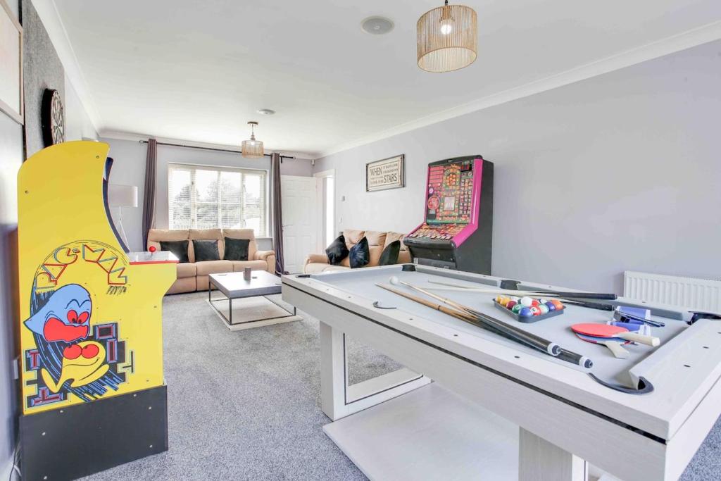 Wayside Warren Harlow, Potter Street